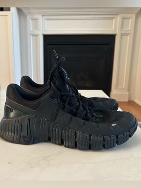 Nike Free Metcon 5 Women's 7.5 Triple Black Cross Training Athletic Sneakers